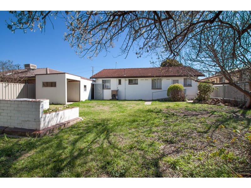 8 Walana Crescent, Kooringal NSW 2650