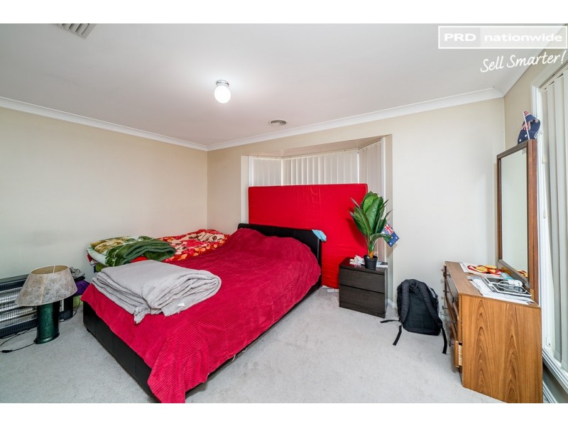 35 Paldi Crescent, Glenfield Park NSW 2650