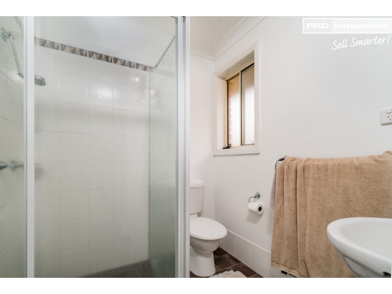 35 Paldi Crescent, Glenfield Park NSW 2650