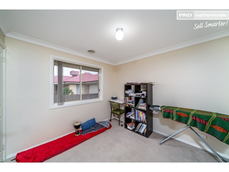 35 Paldi Crescent, Glenfield Park NSW 2650