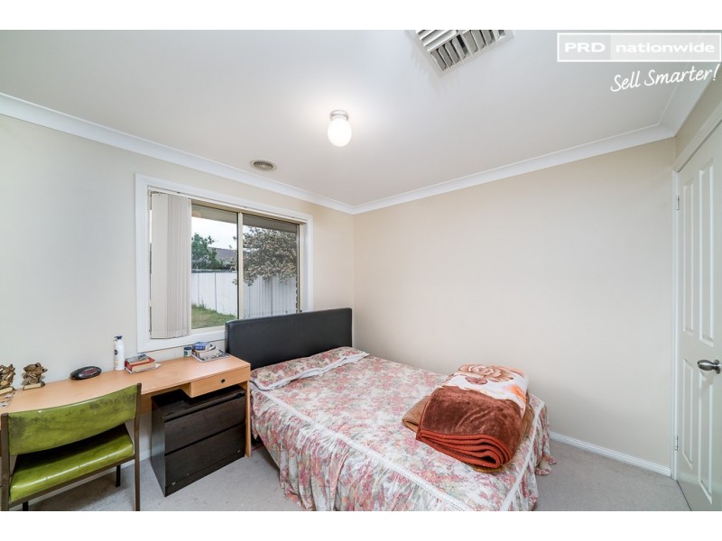 35 Paldi Crescent, Glenfield Park NSW 2650