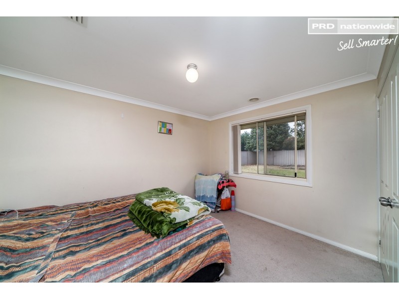 35 Paldi Crescent, Glenfield Park NSW 2650