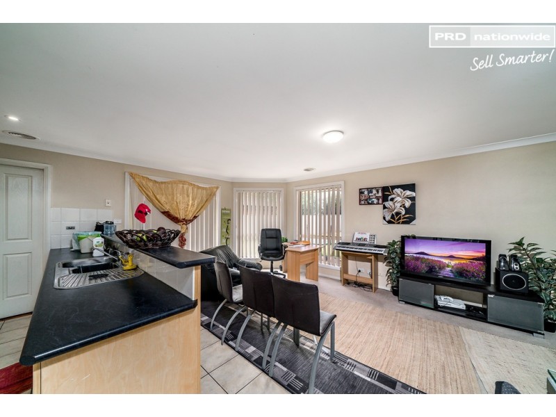 35 Paldi Crescent, Glenfield Park NSW 2650