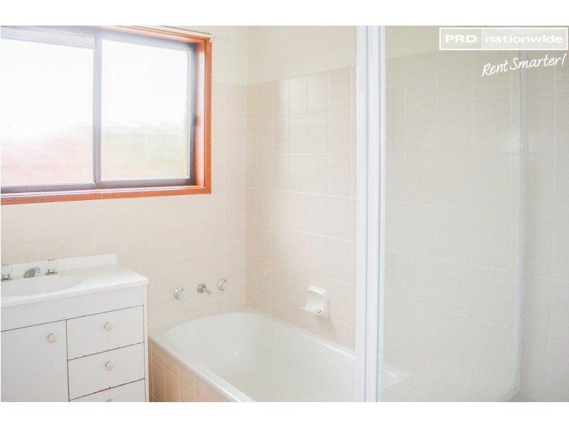 40 Pugsley Ave, Estella NSW 2650