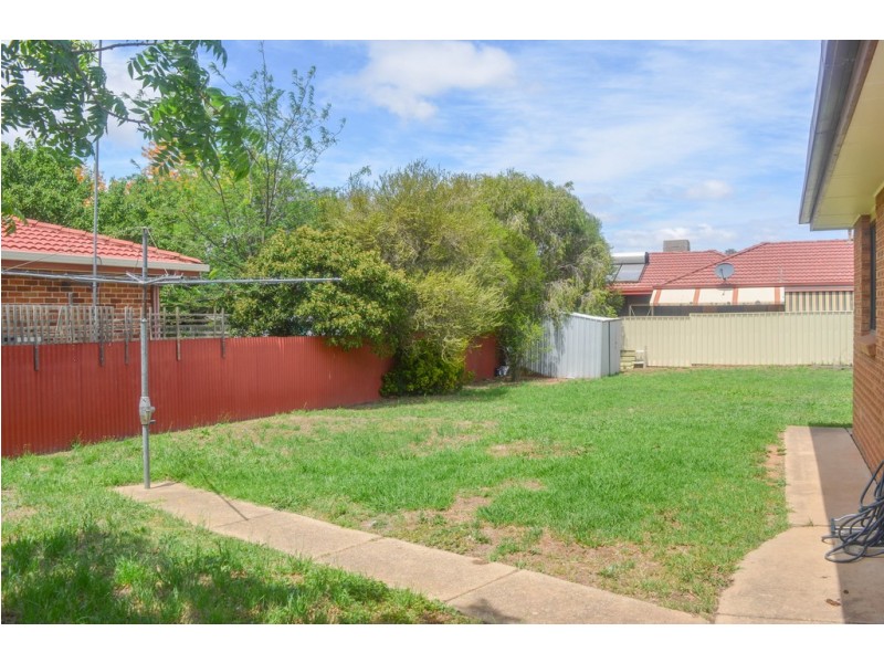 40 Pugsley Ave, Estella NSW 2650