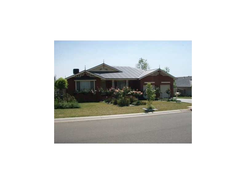 19 Cowan Place, Lloyd NSW 2650