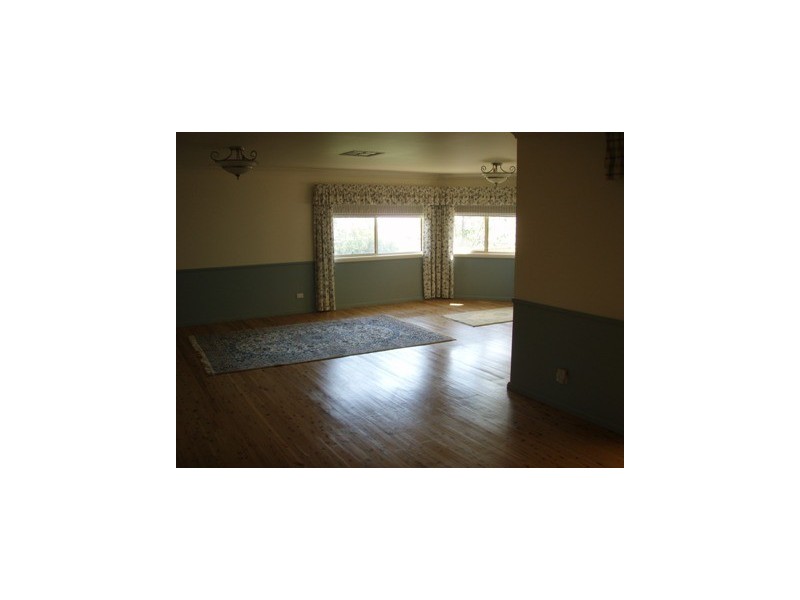 19 Cowan Place, Lloyd NSW 2650