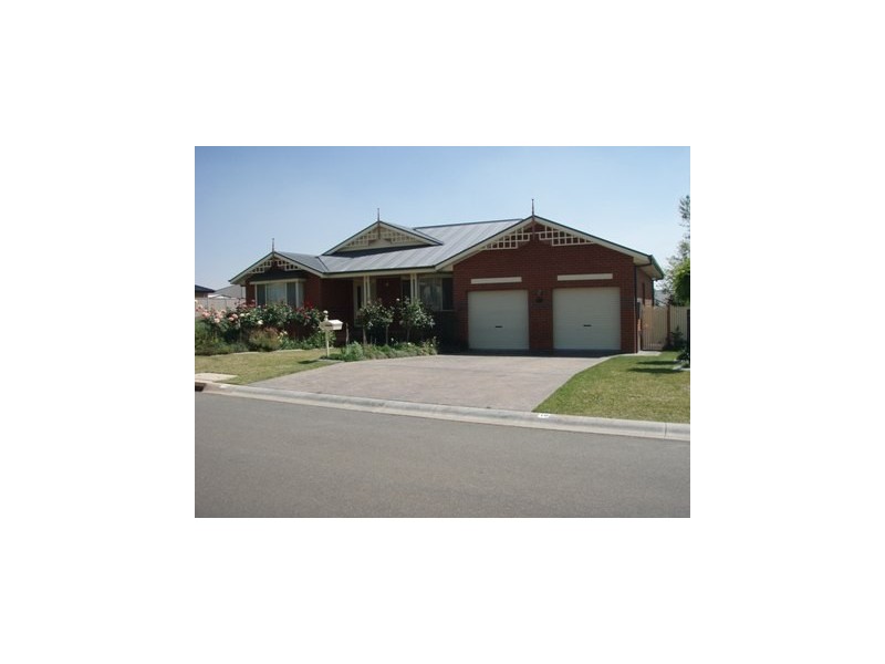 19 Cowan Place, Lloyd NSW 2650