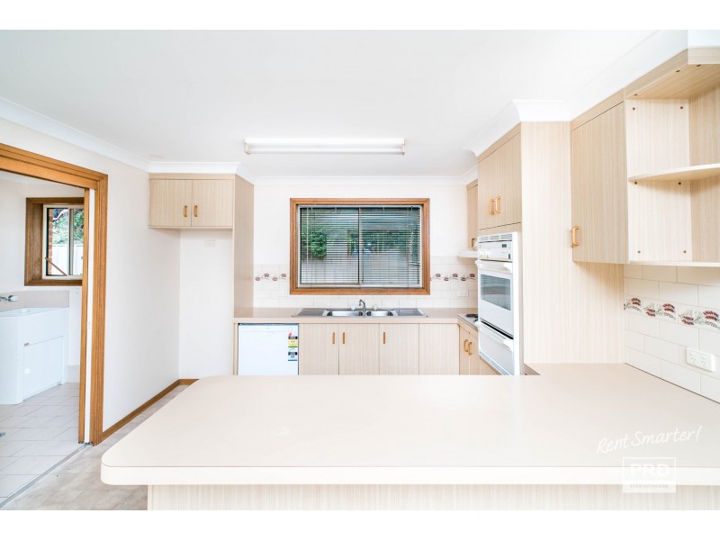 2/1 Randall Street, Kooringal NSW 2650