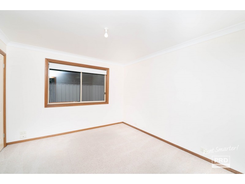 2/1 Randall Street, Kooringal NSW 2650
