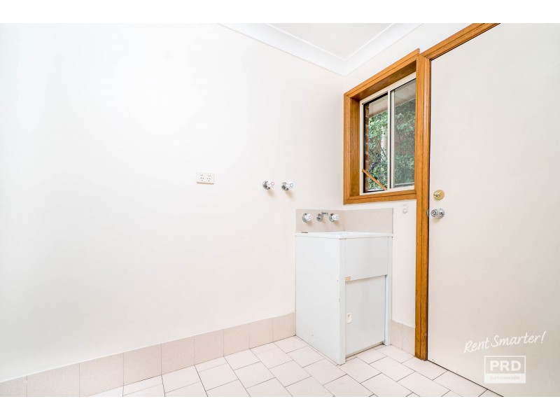 2/1 Randall Street, Kooringal NSW 2650