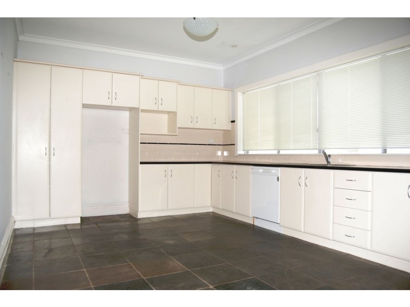 42 Simmons Street, Wagga Wagga NSW 2650