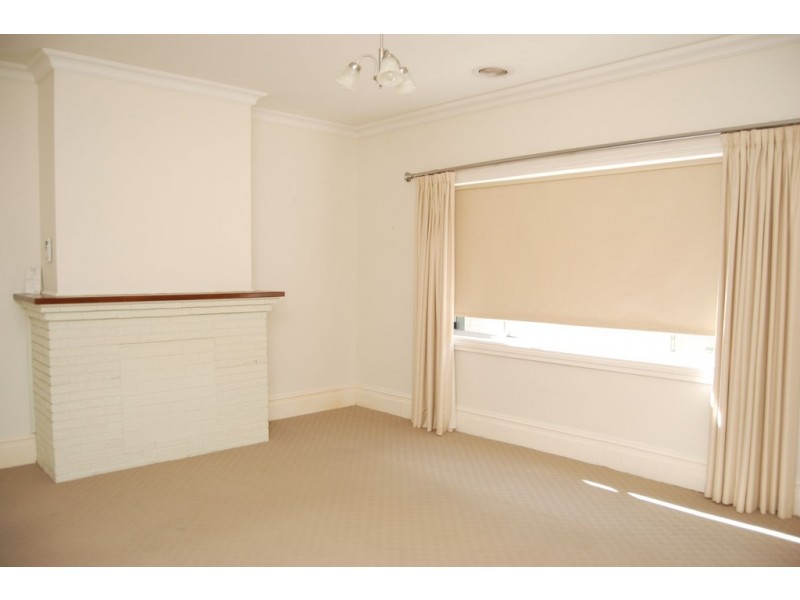 42 Simmons Street, Wagga Wagga NSW 2650