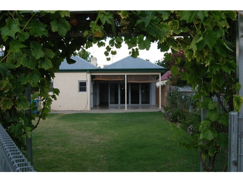 42 Simmons Street, Wagga Wagga NSW 2650