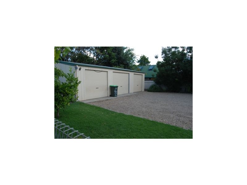 42 Simmons Street, Wagga Wagga NSW 2650