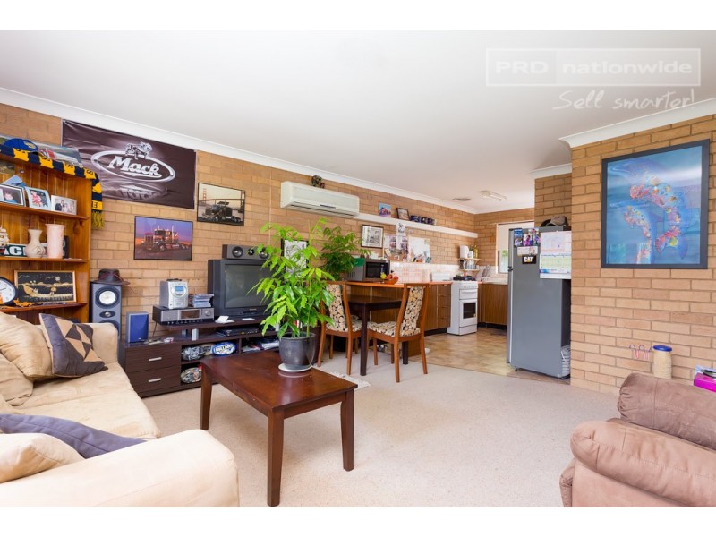 Units 1-4/2A Rowe Street, Lake Albert NSW 2650