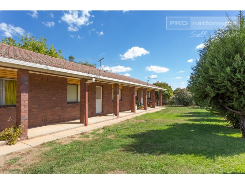 Units 1-4/2A Rowe Street, Lake Albert NSW 2650
