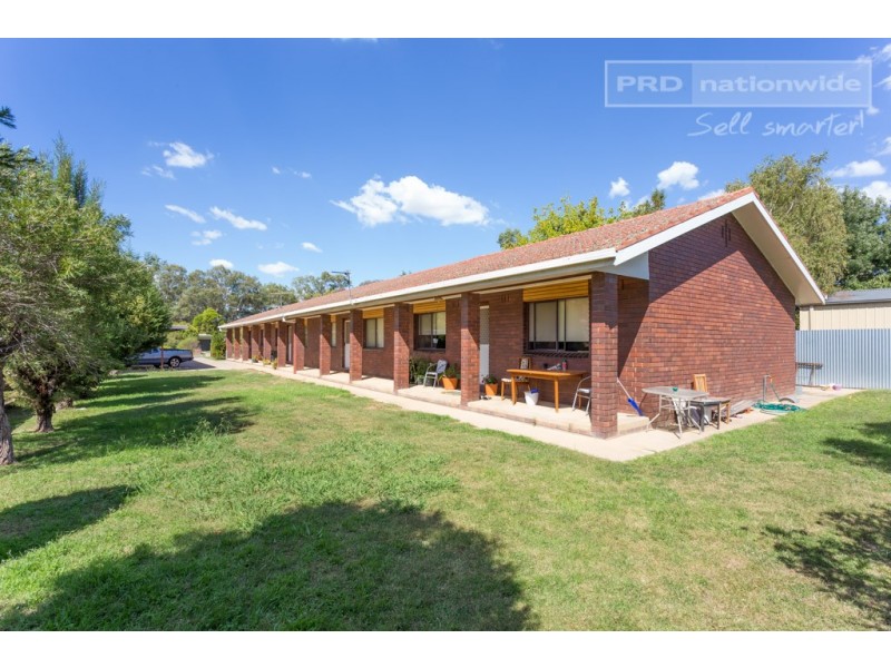 Units 1-4/2A Rowe Street, Lake Albert NSW 2650