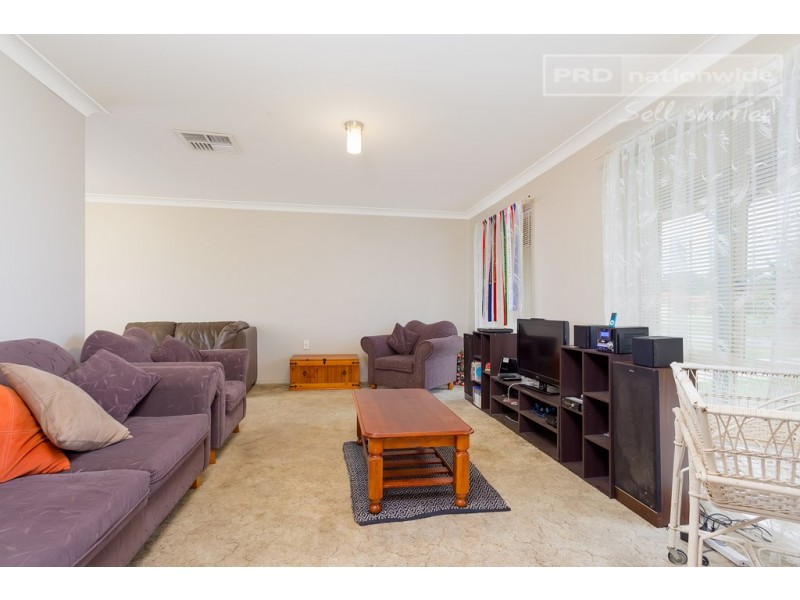 14 Tura Place, Glenfield Park NSW 2650