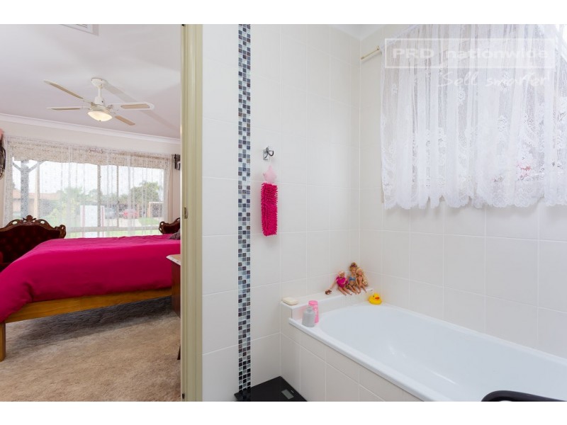 14 Tura Place, Glenfield Park NSW 2650