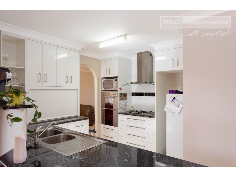 14 Tura Place, Glenfield Park NSW 2650