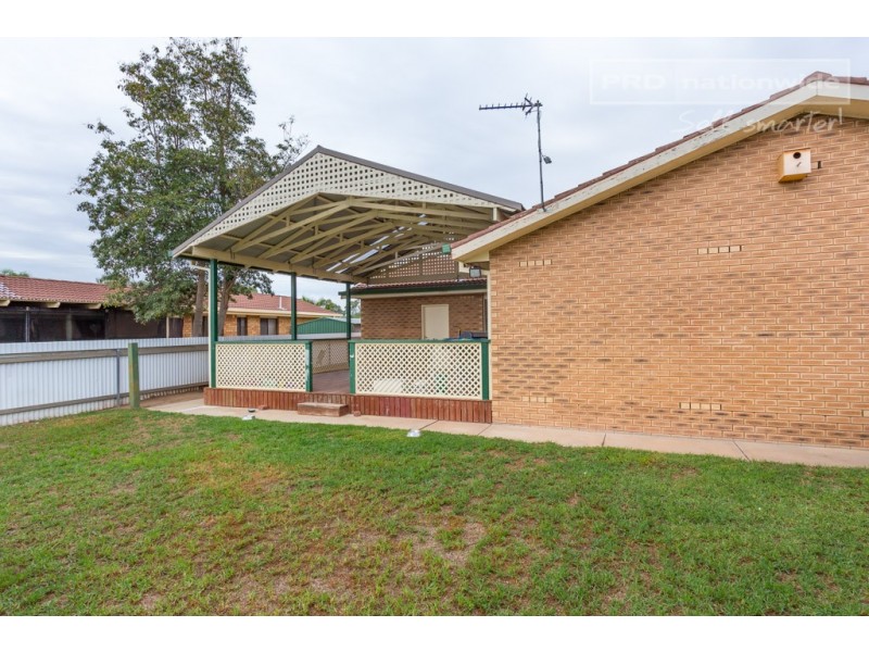 14 Tura Place, Glenfield Park NSW 2650