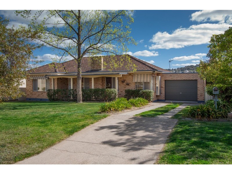 9 White Avenue, Kooringal NSW 2650