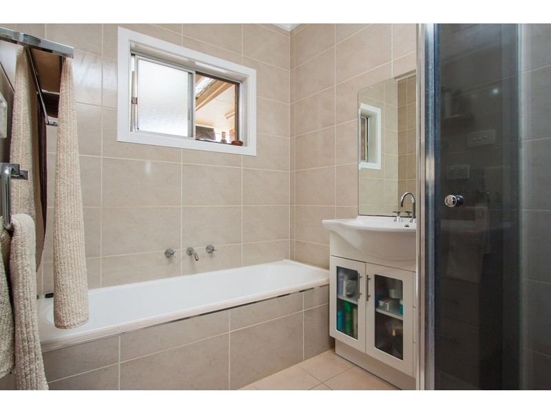 9 White Avenue, Kooringal NSW 2650