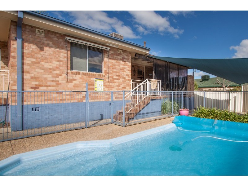 9 White Avenue, Kooringal NSW 2650