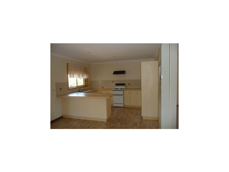 48 Pugsley Ave, Estella NSW 2650