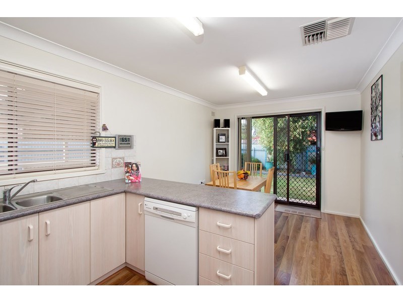 5 Bass Street, Lake Albert NSW 2650