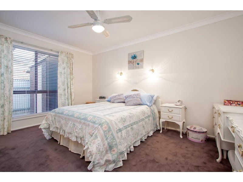 5 Bass Street, Lake Albert NSW 2650