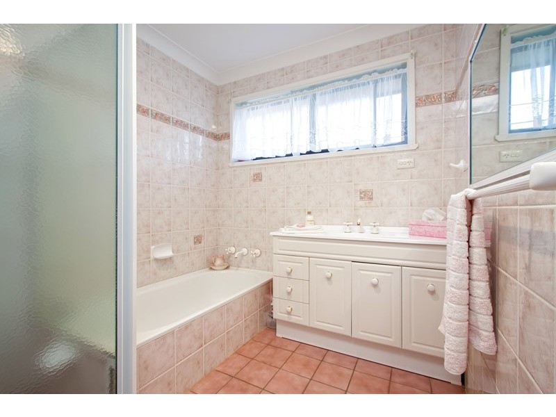 5 Bass Street, Lake Albert NSW 2650