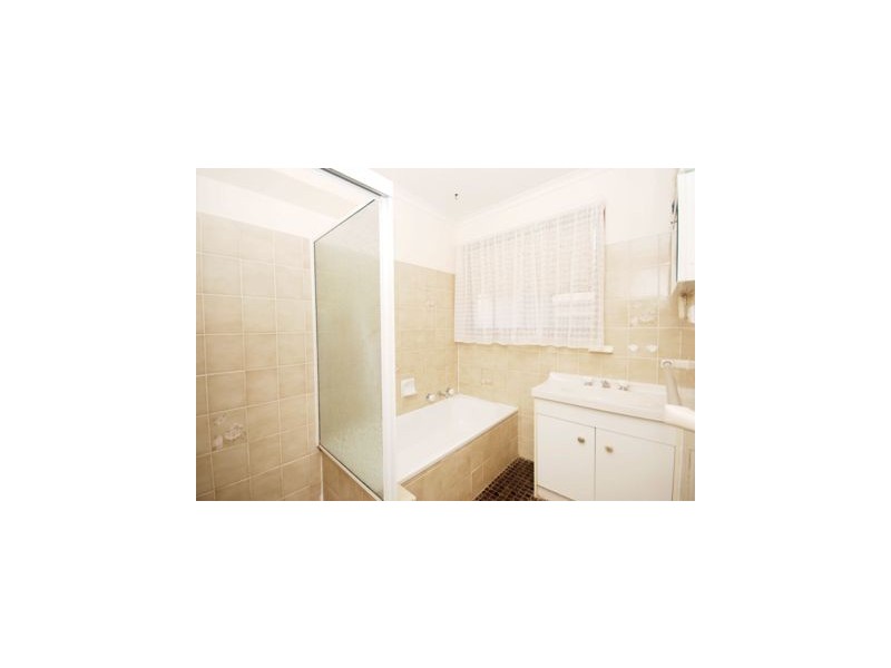 15 Darri Street, Glenfield Park NSW 2650