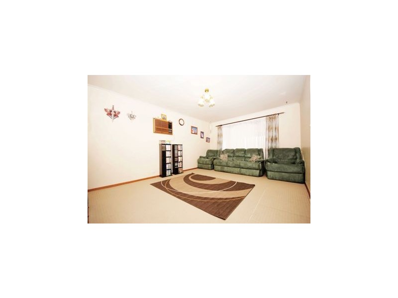 15 Darri Street, Glenfield Park NSW 2650