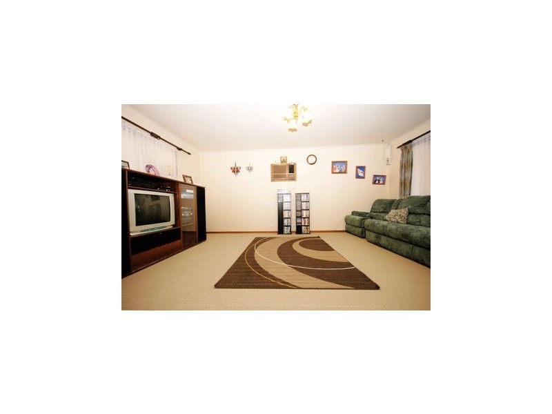 15 Darri Street, Glenfield Park NSW 2650