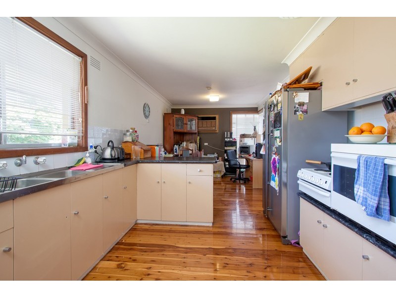 10 Temerloh Avenue, Tolland NSW 2650