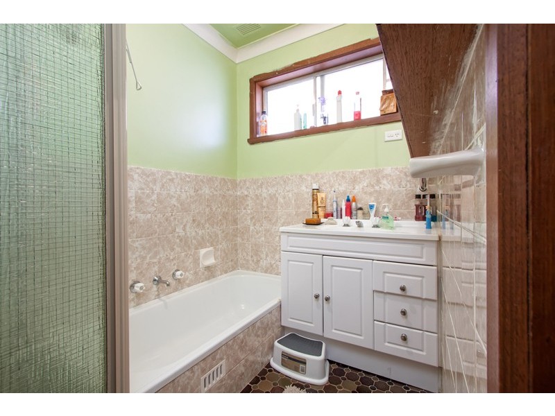 10 Temerloh Avenue, Tolland NSW 2650