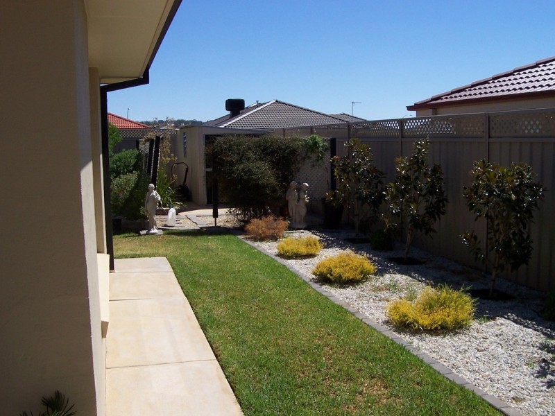 33 Womboin Crescent, Glenfield Park NSW 2650