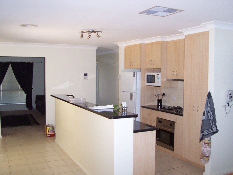 33 Womboin Crescent, Glenfield Park NSW 2650