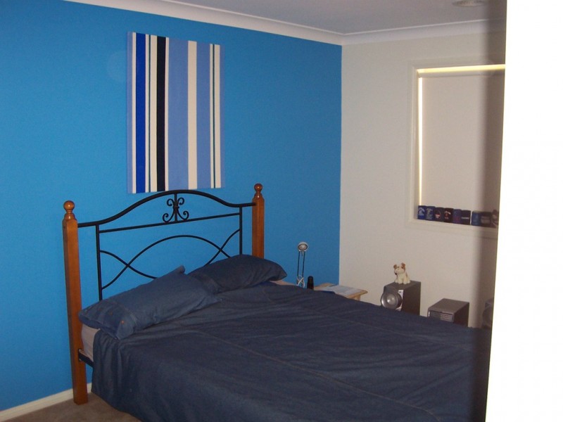 33 Womboin Crescent, Glenfield Park NSW 2650