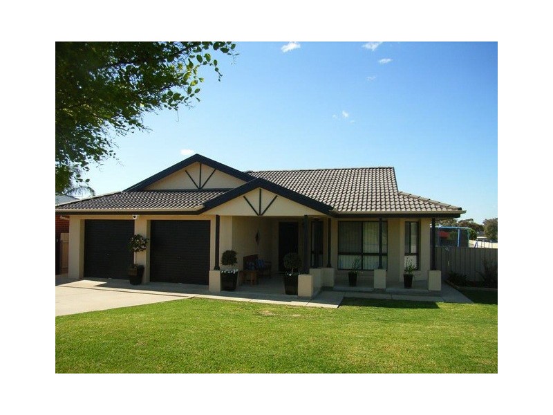 10 Woomera Place, Glenfield Park NSW 2650