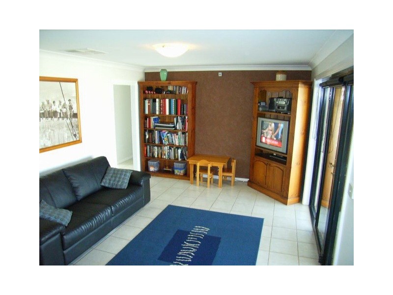 10 Woomera Place, Glenfield Park NSW 2650