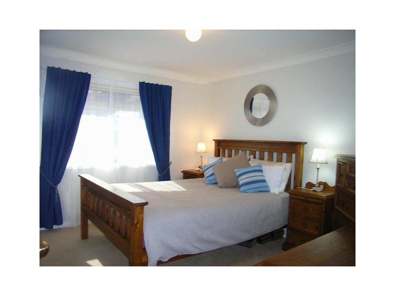 10 Woomera Place, Glenfield Park NSW 2650
