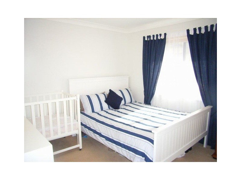 10 Woomera Place, Glenfield Park NSW 2650