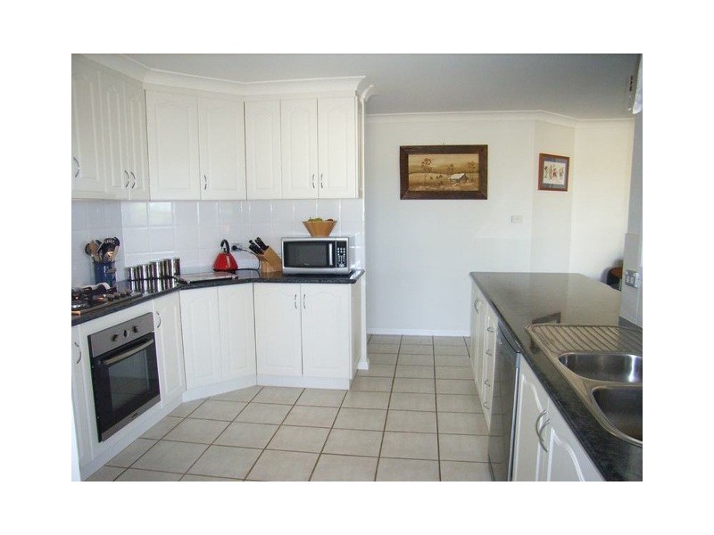 10 Woomera Place, Glenfield Park NSW 2650