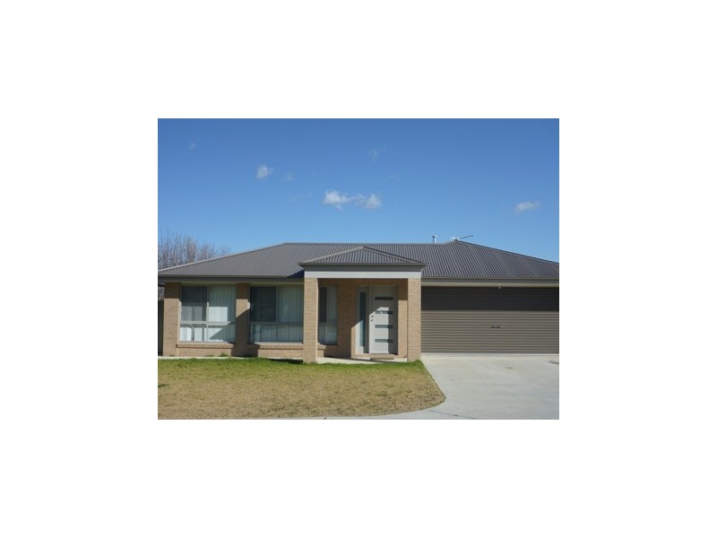 1/10 Kimberely Drive, Tatton NSW 2650