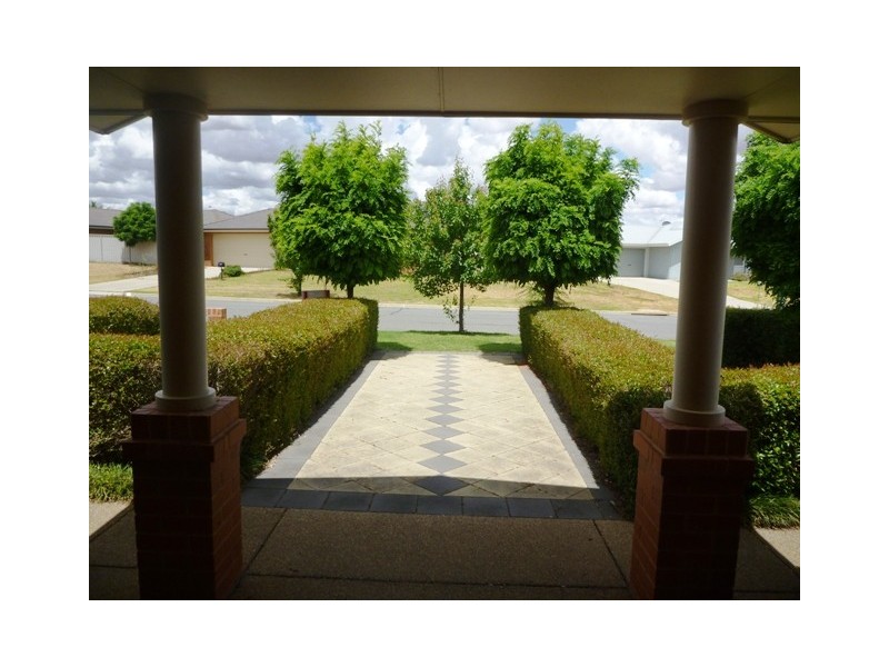 19 Birri Place, Glenfield Park NSW 2650