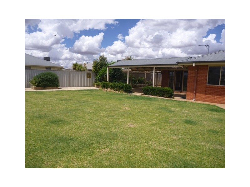 19 Birri Place, Glenfield Park NSW 2650