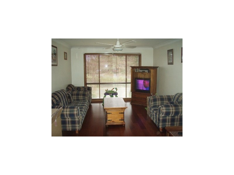 14 Pinaroo Drive, Glenfield Park NSW 2650